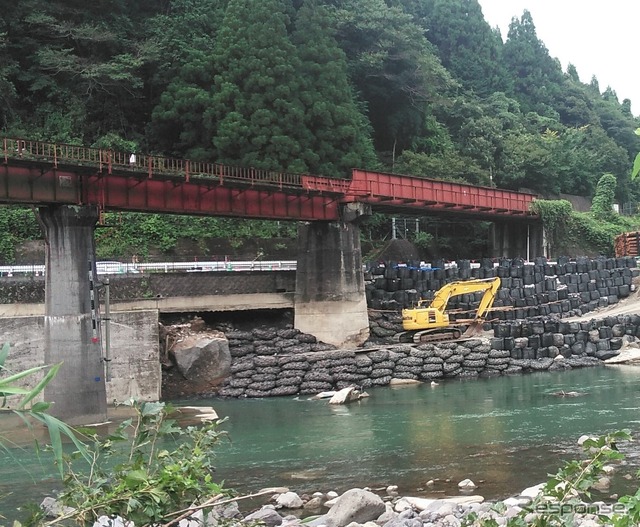 第四玖珠川橋りょう橋脚周りの護岸損傷