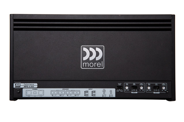 市販「4chパワーアンプ」の一例(モレル・MPS 4400)。