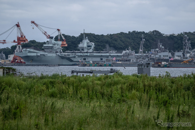 横須賀に停泊するHMSクイーン・エリザベス（9月5日）