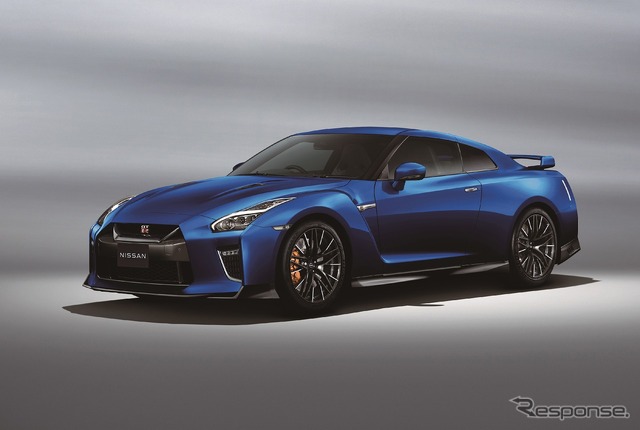 日産 GT-R プレミアムエディション(ワンガンブルー)