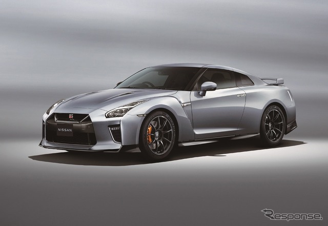 日産 GT-R トラックエディション エンジニアード by NISMO(アルティメイトメタルシルバー)