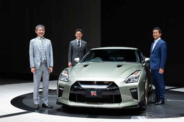 日産商品企画本部 チーフ・プロダクト・スペシャリストの田村宏志氏(左)、同製品開発部チーフ・ビークル・エンジニアの川口隆志氏(中)、同グローバルデザイン本部アドバンスドデザイン部担当部長の山口勉氏