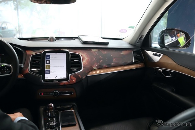 車内プロジェクターがダッシュボードにグラフィックス表示:ヴァレオ