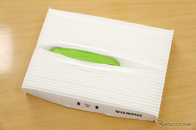 「わさびd'air(デェール)」は合成したワサビの抗菌成分をエアコン内に拡散させ、バクテリアやカビ等の発生を抑え、エアコンを作動させると発生する不快臭を抑える商品