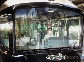 外側から見た運転席体験のイメージ。