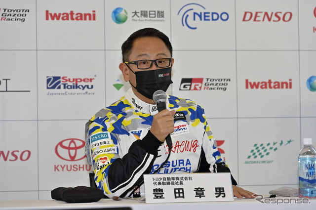 スーパー耐久第5戦にて金銀メダル授与