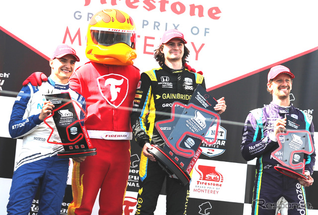 第15戦ラグナ・セカの表彰台。左から2位パロウ、優勝ハータ、3位グロージャン。