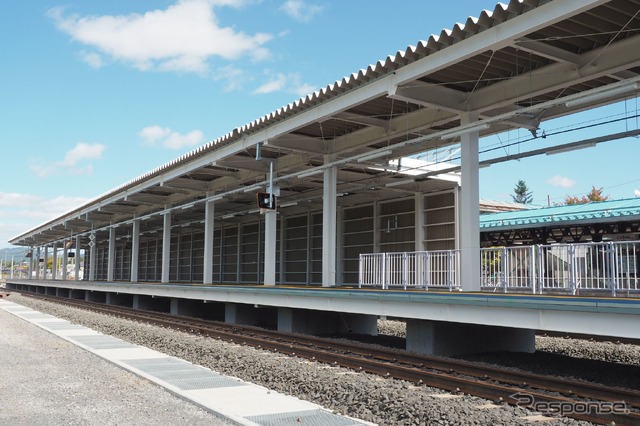 すでに姿を現している新ホームを駅西側の倶登山パーク側から見る。H100形気動車4両編成まで対応する。2021年9月20日。