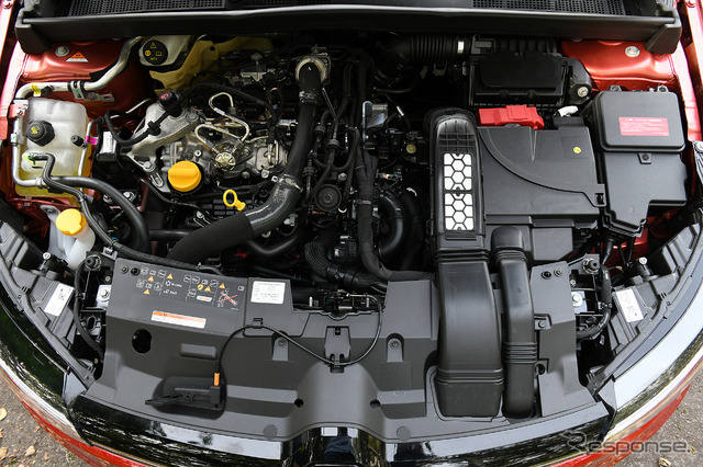 ルノー メガーヌ スポーツツアラー INTENS ターボチャージャー付 筒内直接噴射 直列1.3L 4気筒DOHC16バルブ