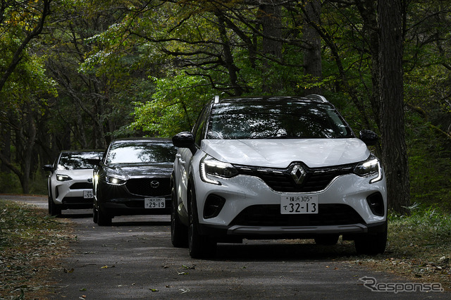 ルノー キャプチャー INTENS Tech Pack(手前)、マツダ CX-30(中)、トヨタ ヤリスクロス(奥)