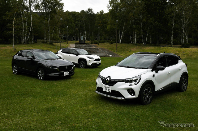 ルノー キャプチャー INTENS Tech Pack(手前)、トヨタ ヤリスクロス(中)、マツダ CX-30(左)