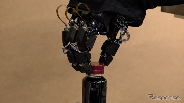 アバターロボット:ペットボトルの蓋開け