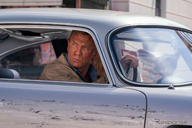 『007／ノー・タイム・トゥ・ダイ』に登場するアストンマーティンDB5のレプリカ