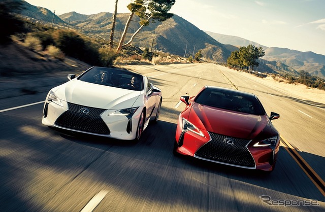 左:LC500コンバーチブル(北米仕様)/右:LC500(北米仕様)