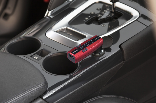 「Bluetooth」に対応した「FMトランスミッター」の一例(ケンウッド・CAX-BT20)。
