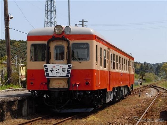 寝台気動車の実験は1963年にキハ52形一般型気動車を使用して盛岡地区で行なわれた。写真はいすみ鉄道のキハ52。