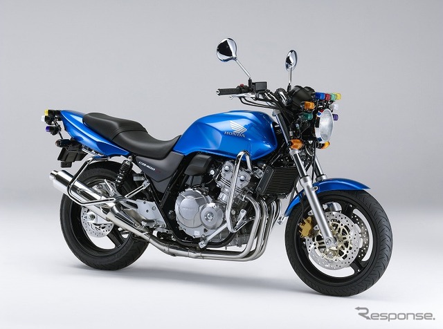 かつて人気を誇った400ccも今や…。写真は教習車仕様のホンダ CB400 SUPER FOUR