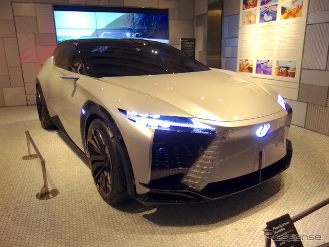 BEVコンセプトカーのLF-Z Electrifiedが展示中だ。