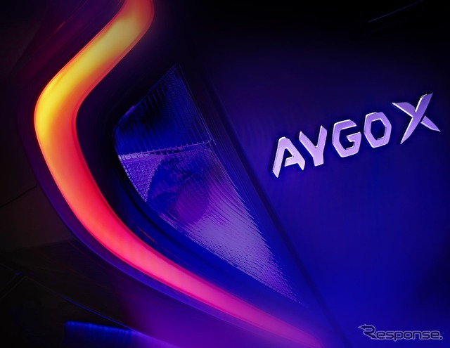 トヨタ・アイゴX のティザー写真