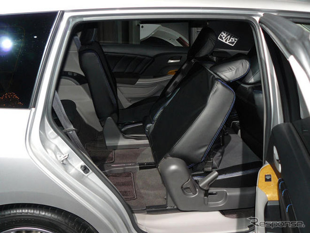 【ホンダ オデッセイ 新型発表】180cm+・90kg+…3列目は頭が