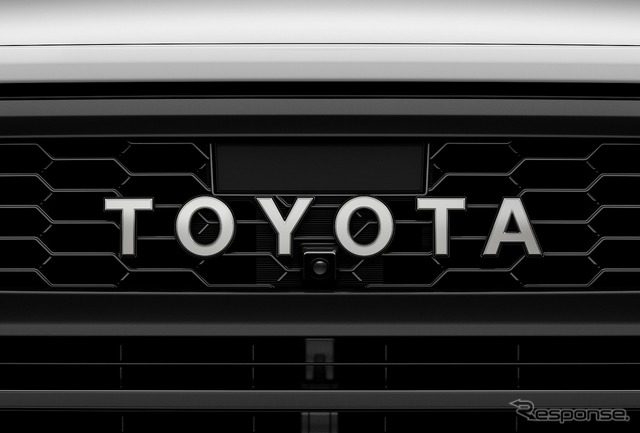 トヨタ ハイラックス Z GRスポーツ専用グリル(TOYOTA)