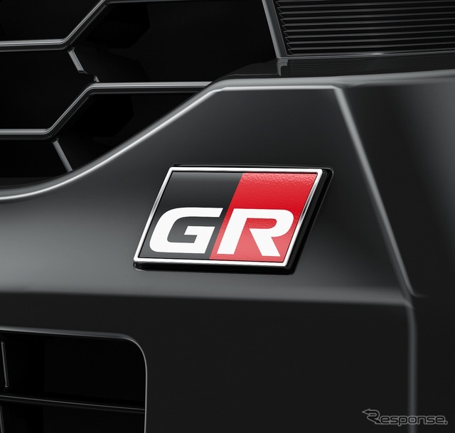 トヨタ ハイラックス Z GRスポーツ専用エンブレム(フロント)