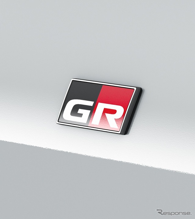 トヨタ ハイラックス Z GRスポーツ専用エンブレム(サイド)