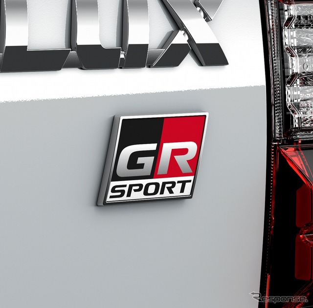 トヨタ ハイラックス Z GRスポーツ専用エンブレム(リヤ)
