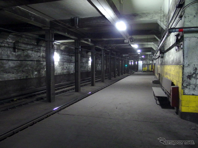 下りホーム京成上野駅寄り（進行方向後ろ）