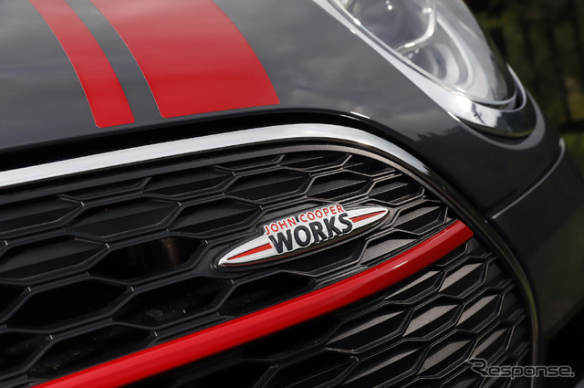 MINI John Cooper Works クラブマン フロントバッヂ