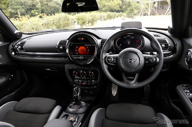 MINI John Cooper Works クラブマン インストゥルメントパネル