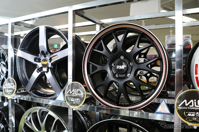 RMP 050F(左)とRMP 820F(右)