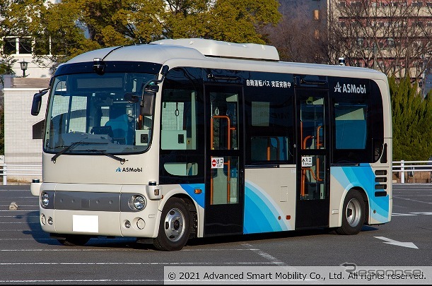 自動運転システムを搭載した小型バス