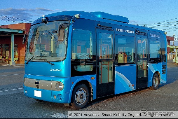 自動運転システムを搭載した小型バス