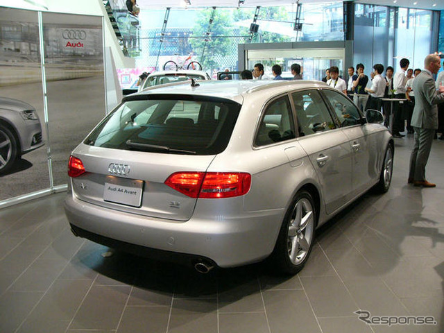 アウディ A4 が日本自動車殿堂COTYを受賞