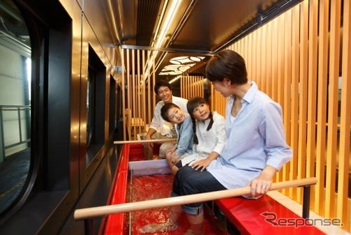 16号車に設置されている『とれいゆ』の足湯。