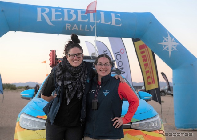 女性だけで競う米「Rebelle Rally」に参戦したVW『ID.4』とメルセデス・リリエンタール、エミリー・ウィンスローの両選手