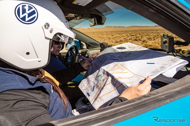 女性だけで競う米「Rebelle Rally」に参戦したVW『ID.4』とメルセデス・リリエンタール、エミリー・ウィンスローの両選手