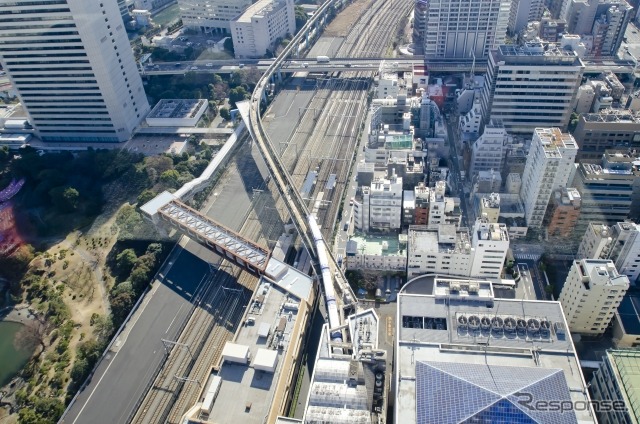 浜松町に進入する東京モノレール