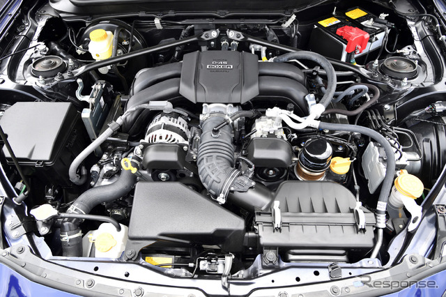 GR 86 & BRZ 新型のエンジン。写真はBRZ(AT車)