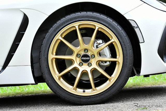 【RAYS HOMRA HYUGA HP10 GOLD EDITION】推奨サイズ：18×8.0J Inset45 5H-100／カラー：ゴールド／タイヤサイズ：225/40R18