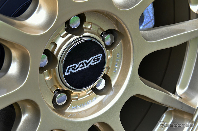 【RAYS HOMRA HYUGA HP10 GOLD EDITION】推奨サイズ：18×8.0J Inset45 5H-100／カラー：ゴールド／タイヤサイズ：225/40R18