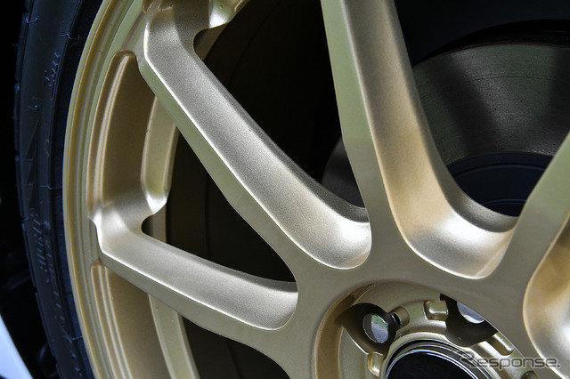 【RAYS HOMRA HYUGA HP10 GOLD EDITION】推奨サイズ:18×8.0J Inset45 5H-100/カラー:ゴールド/タイヤサイズ:225/40R18