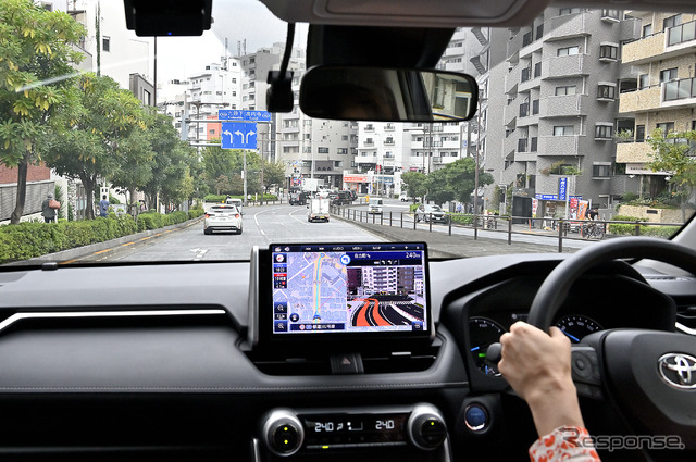 分かりにくい交差点でも車線を含めて案内してくれるので迷うことがない