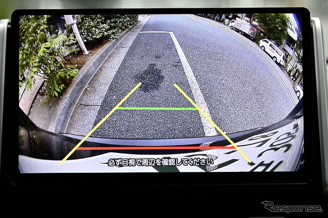 オプションで装着されていたリアビューカメラはHD画質で視野角180度というハイスペックな仕様