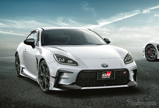 トヨタ GR 86 RZ(6MT・クリスタルホワイトパール)GRパーツ装着車