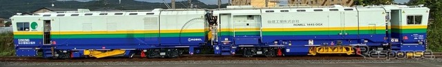 東北本線で運用を開始した仙建工業株式会社が所有する新しいレール削正車。左が「ミリング車」、右が「グラインディング車」。双方とも全長は15.7mで、車両本体とミリング装置、グラインディング装置はドイツ製。制御・検測システムはアメリカ製。