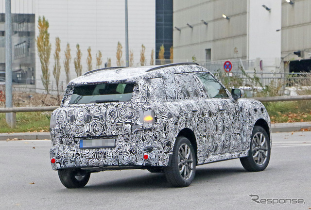MINI クロスオーバー 次期型プロトタイプ(スクープ写真)
