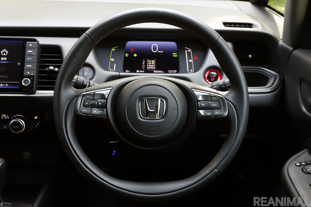 Honda フィット e: HEV Modulo X