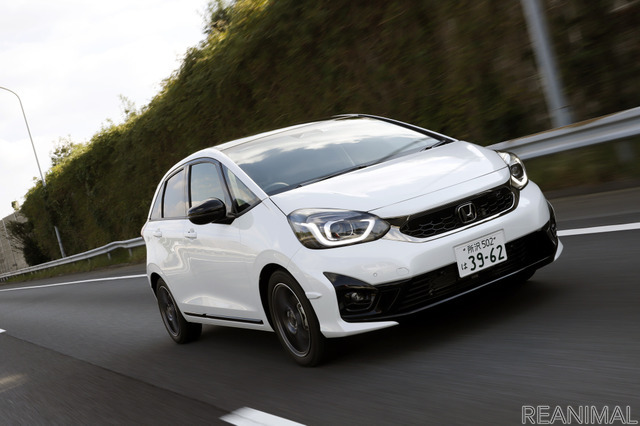 Honda フィット e: HEV Modulo X